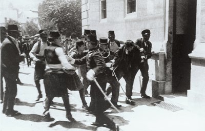 De bommenwerper gearresteerd in Sarajevo, 1914 door Unbekannt Unbekannt